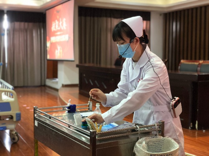 我院護理部舉辦“臨床護理技術(shù)操作競賽”