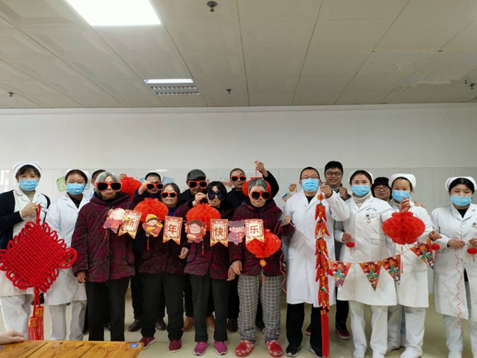 辭舊歲 迎新年--老年精神科醫護共同點綴生活家園