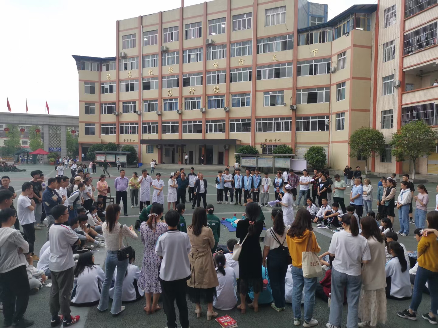 全校師生微信圖片_20210512091212.jpg