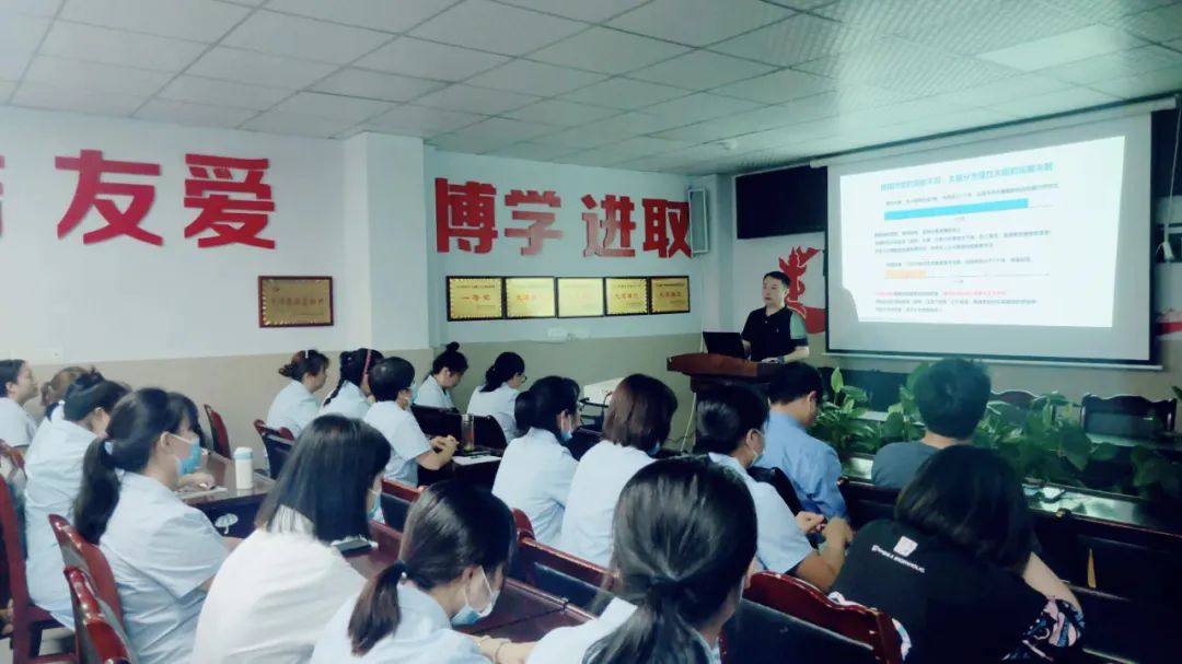 南充市“正心”健康工程檢后服務組深入社區開展心理健康教育培訓活動